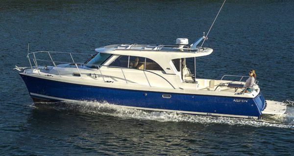 The Aspen C100 Power Catamaran Is a Versatile Cruiser