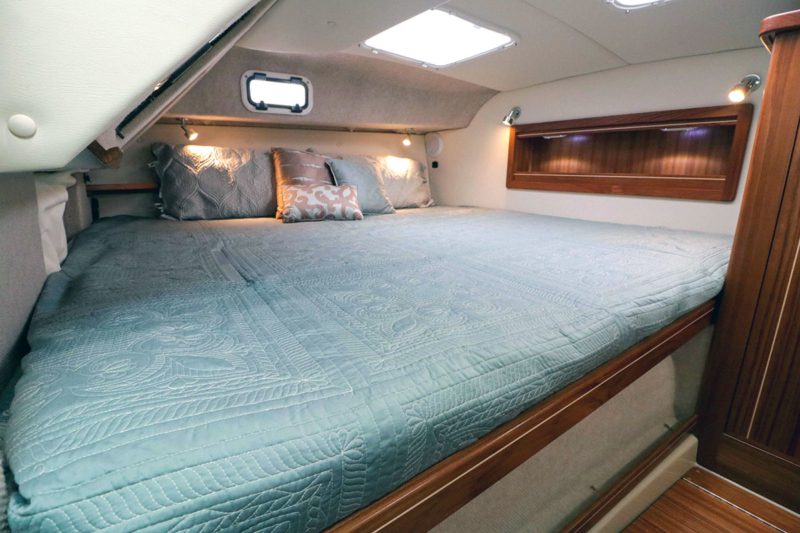Discover the Aspen C108 Power Catamaran